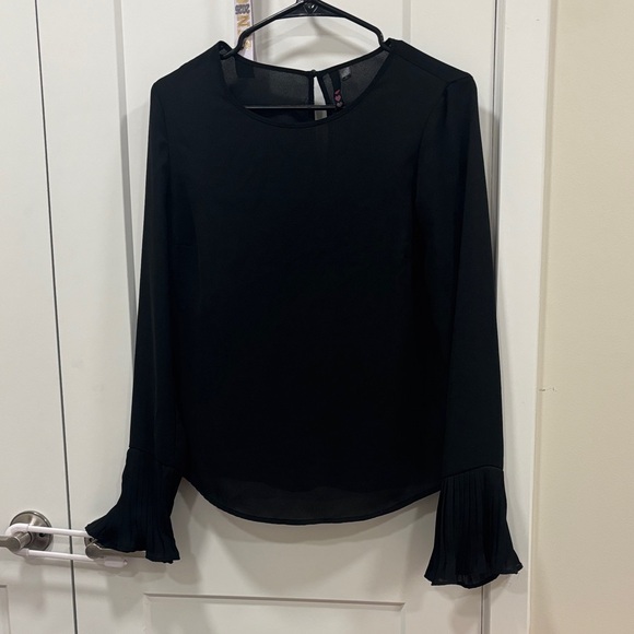 Tops - Black Long-Sleeve Pleated Cuff Women's Top